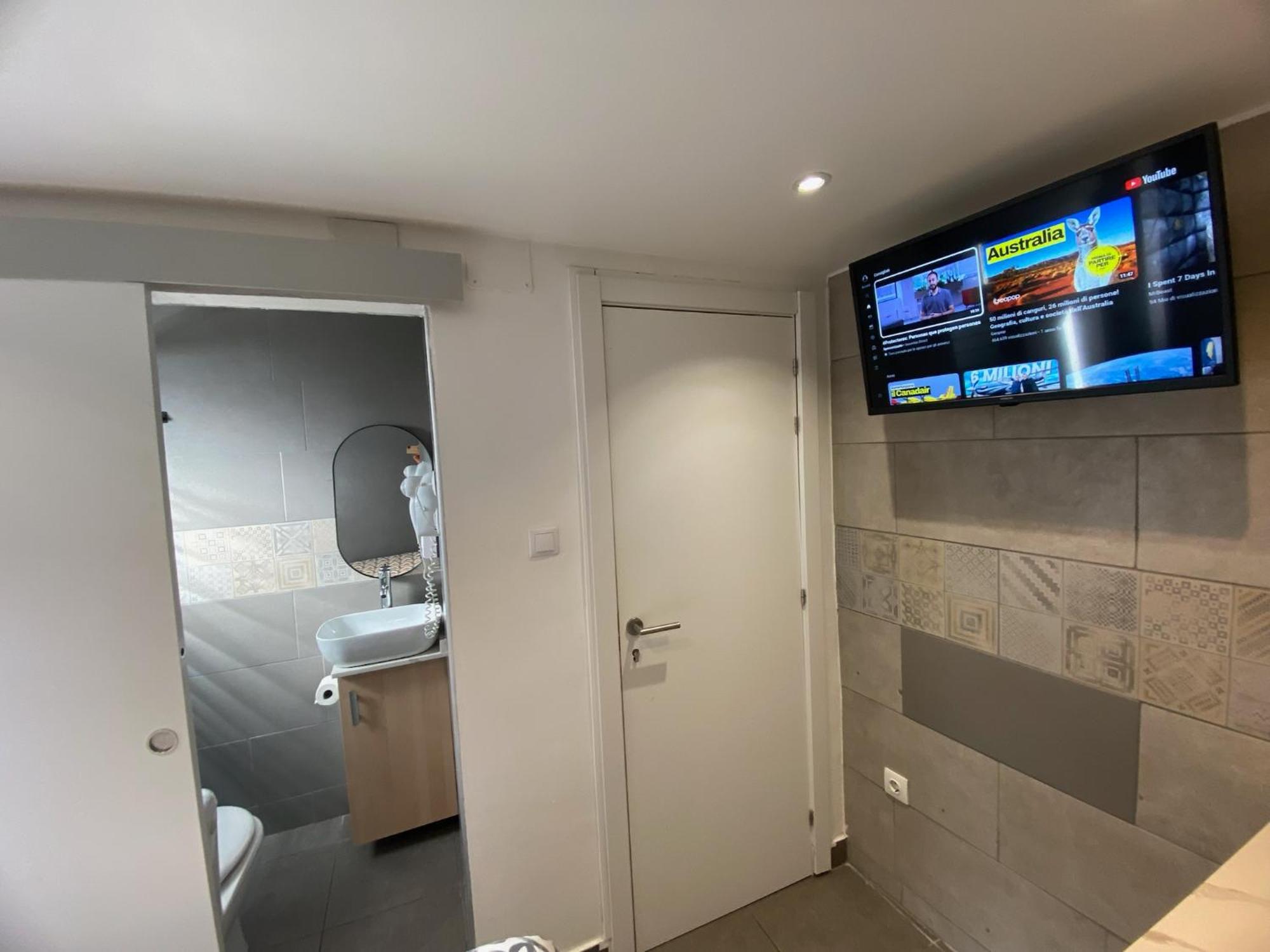 Suites Nuevas Con Bano Privado Frente Al Metro St Mwc Barcelona-Fira L’Hospitalet de Llobregat Zewnętrze zdjęcie