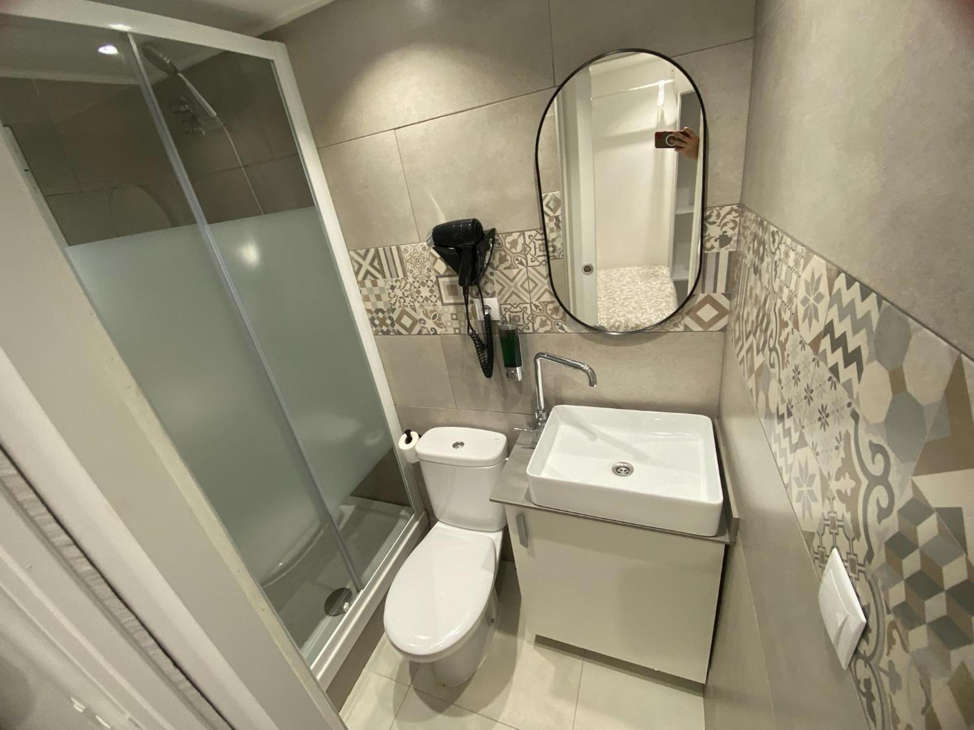 Suites Nuevas Con Bano Privado Frente Al Metro St Mwc Barcelona-Fira L’Hospitalet de Llobregat Zewnętrze zdjęcie
