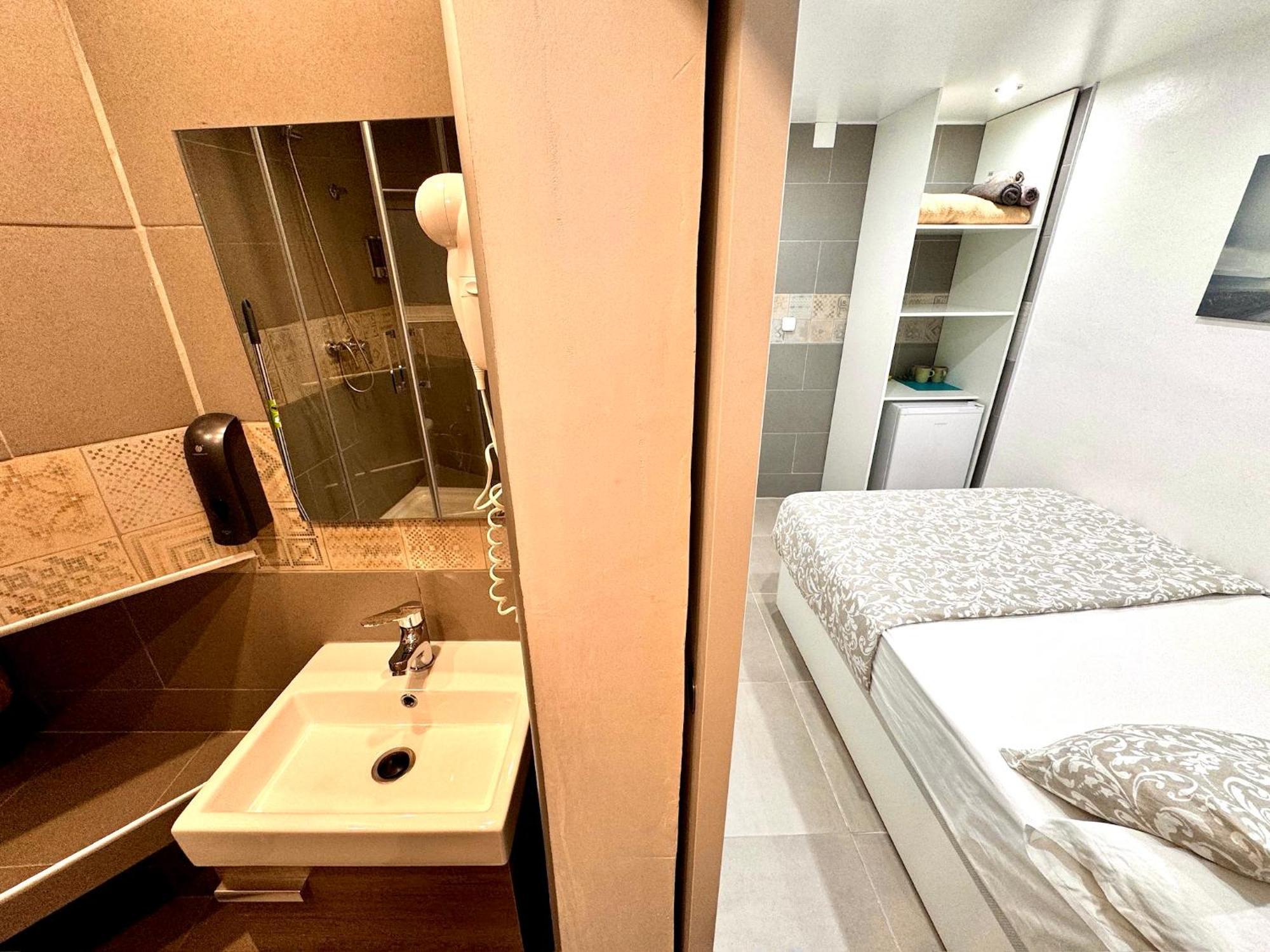 Suites Nuevas Con Bano Privado Frente Al Metro St Mwc Barcelona-Fira L’Hospitalet de Llobregat Zewnętrze zdjęcie