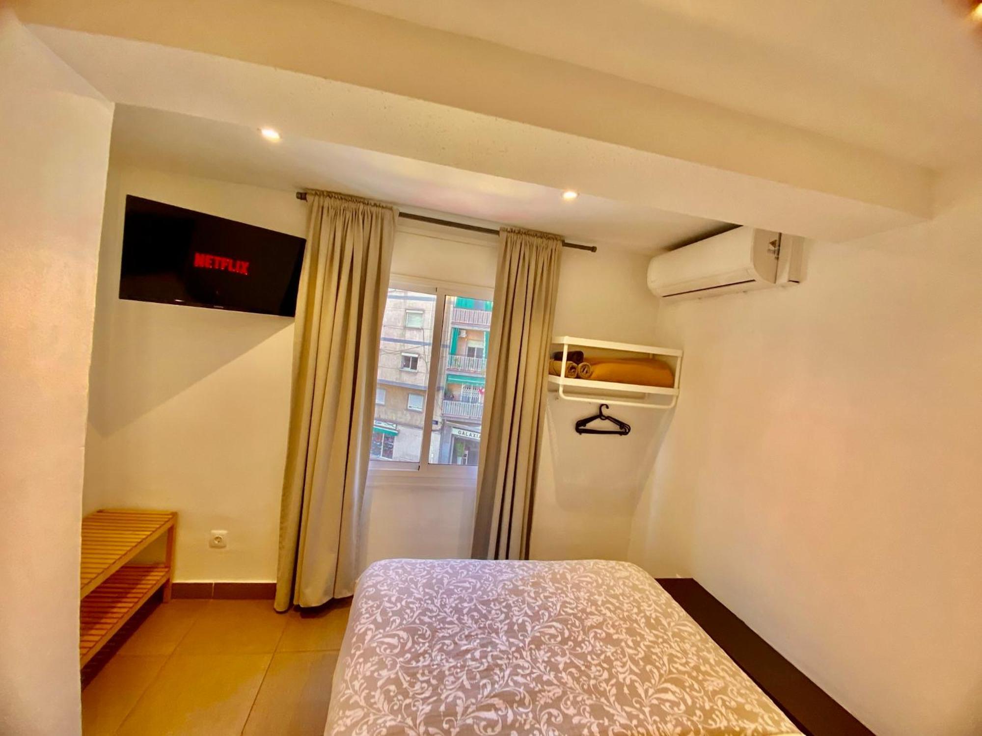 Suites Nuevas Con Bano Privado Frente Al Metro St Mwc Barcelona-Fira L’Hospitalet de Llobregat Zewnętrze zdjęcie