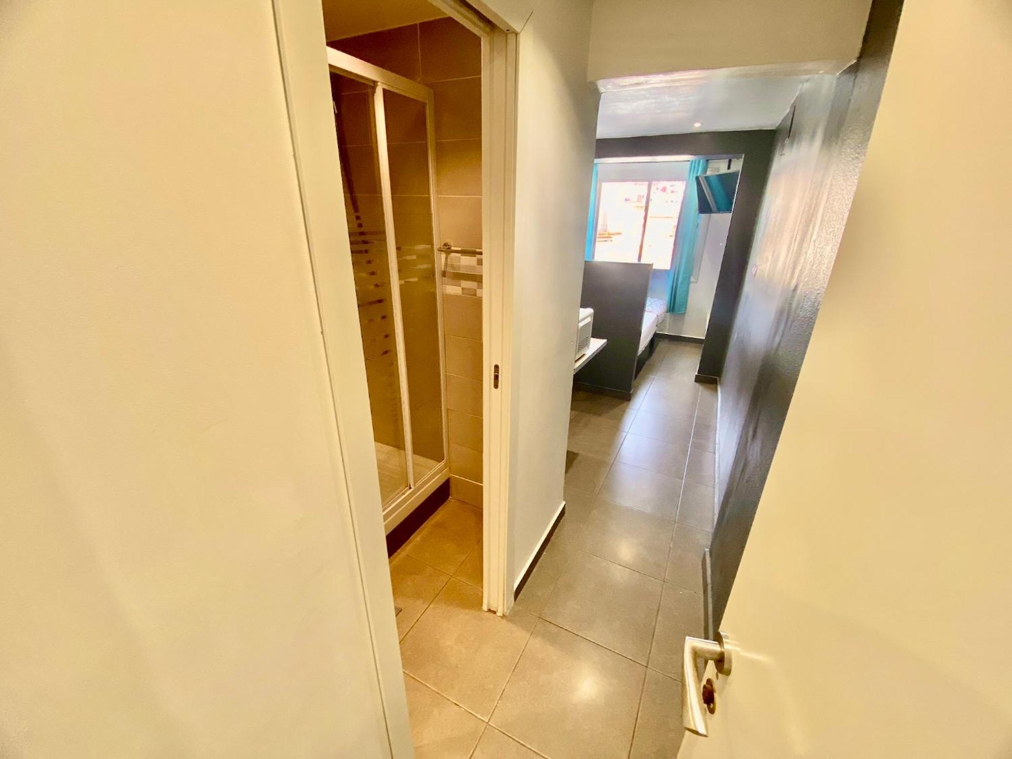 Suites Nuevas Con Bano Privado Frente Al Metro St Mwc Barcelona-Fira L’Hospitalet de Llobregat Zewnętrze zdjęcie
