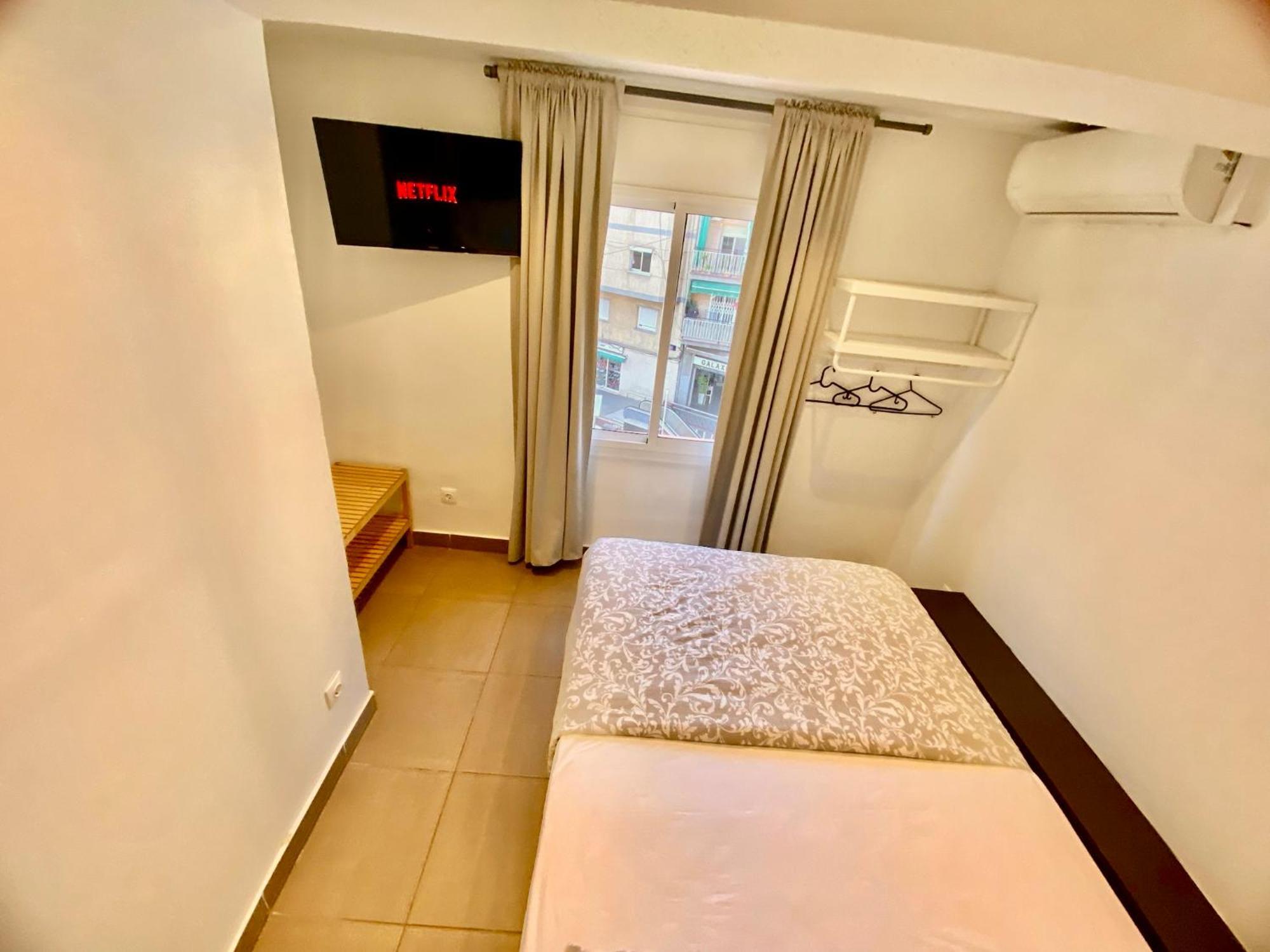 Suites Nuevas Con Bano Privado Frente Al Metro St Mwc Barcelona-Fira L’Hospitalet de Llobregat Zewnętrze zdjęcie