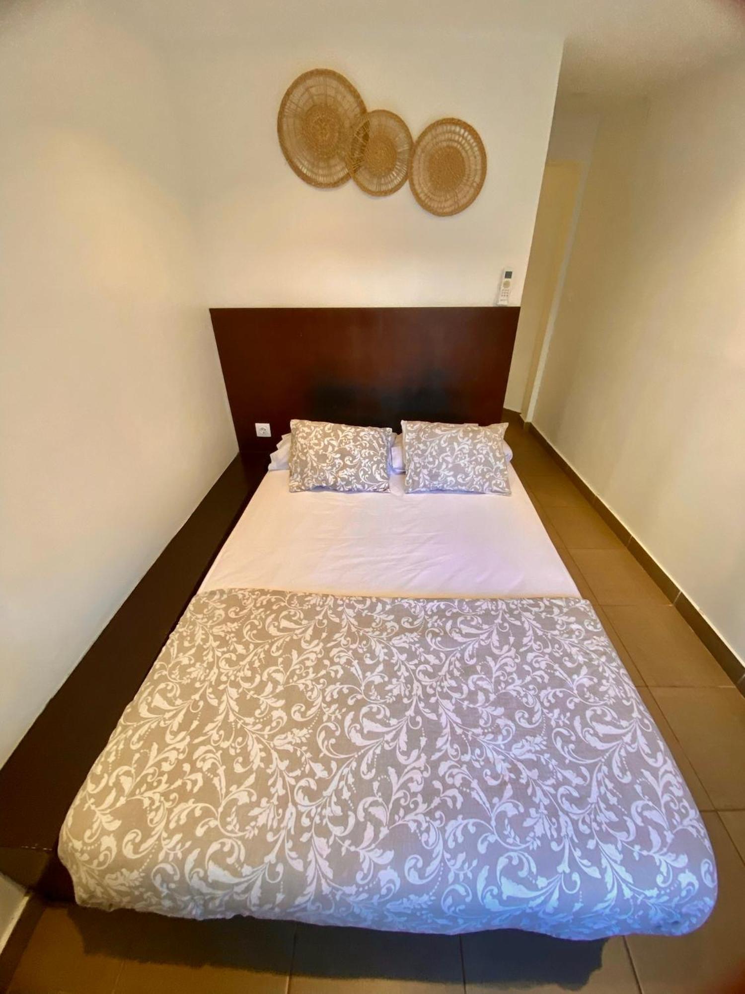 Suites Nuevas Con Bano Privado Frente Al Metro St Mwc Barcelona-Fira L’Hospitalet de Llobregat Zewnętrze zdjęcie