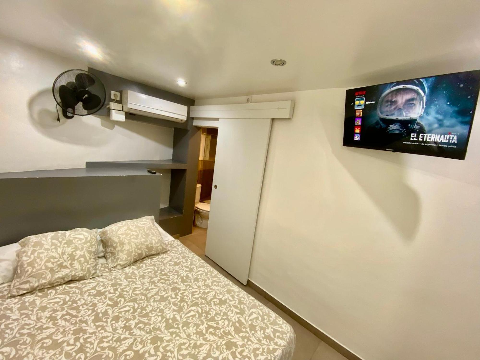 Suites Nuevas Con Bano Privado Frente Al Metro St Mwc Barcelona-Fira L’Hospitalet de Llobregat Zewnętrze zdjęcie