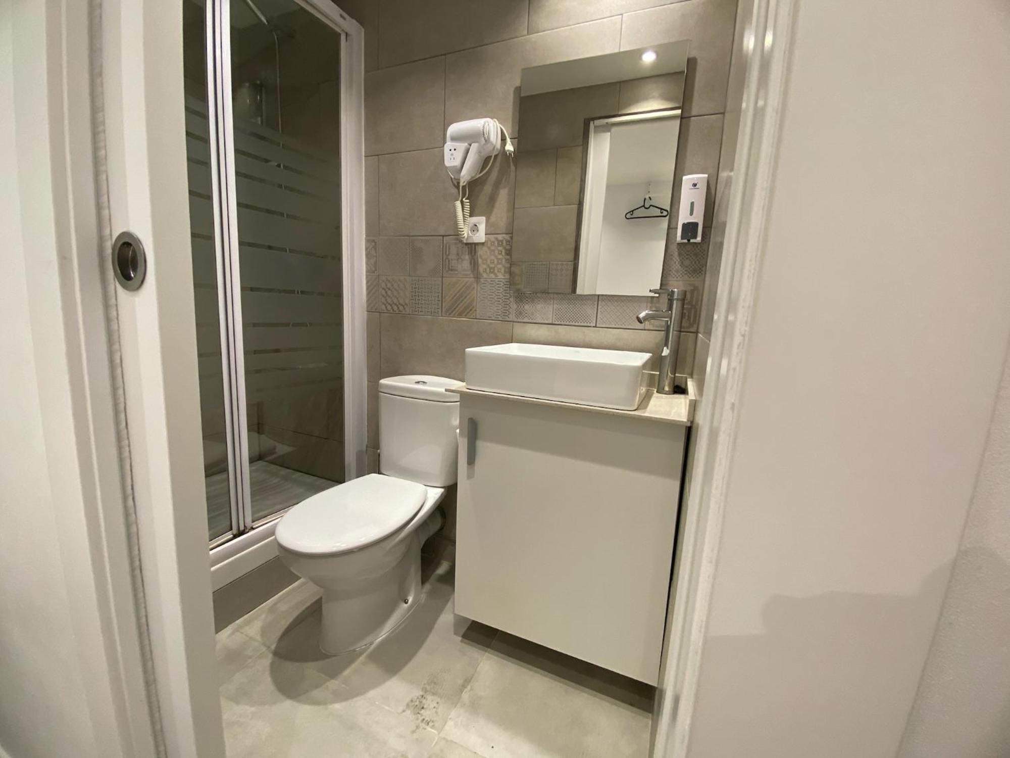 Suites Nuevas Con Bano Privado Frente Al Metro St Mwc Barcelona-Fira L’Hospitalet de Llobregat Zewnętrze zdjęcie
