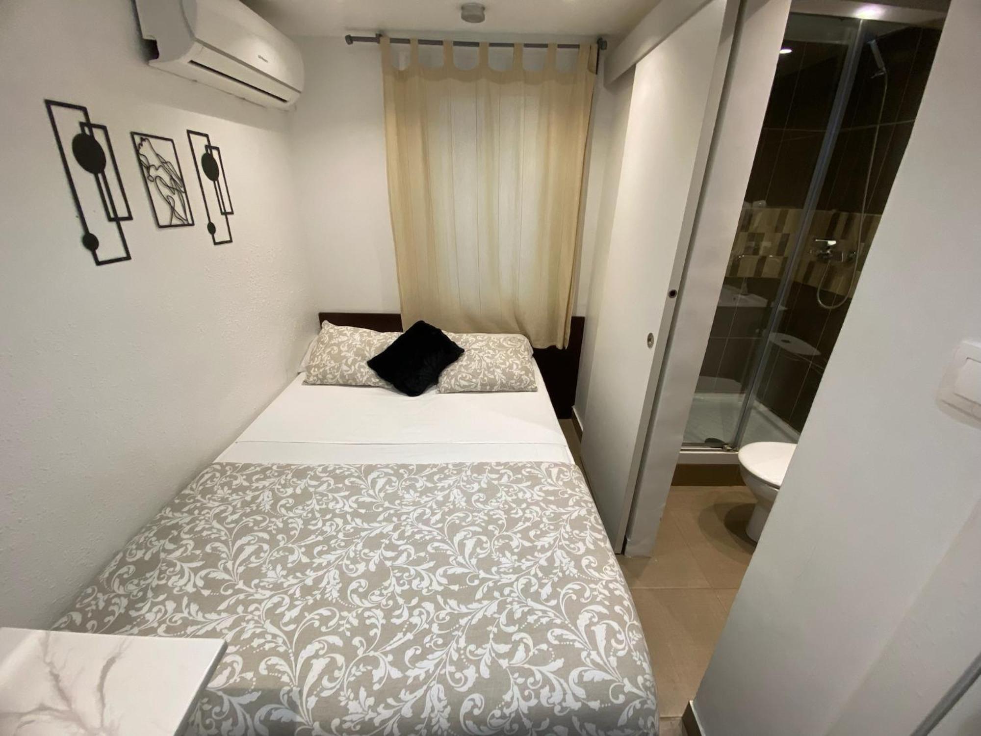 Suites Nuevas Con Bano Privado Frente Al Metro St Mwc Barcelona-Fira L’Hospitalet de Llobregat Zewnętrze zdjęcie