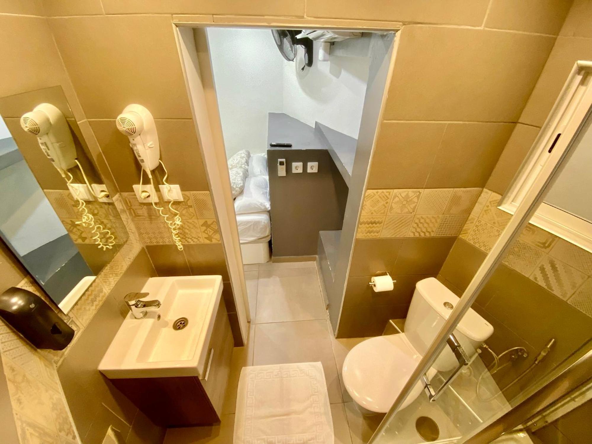 Suites Nuevas Con Bano Privado Frente Al Metro St Mwc Barcelona-Fira L’Hospitalet de Llobregat Zewnętrze zdjęcie