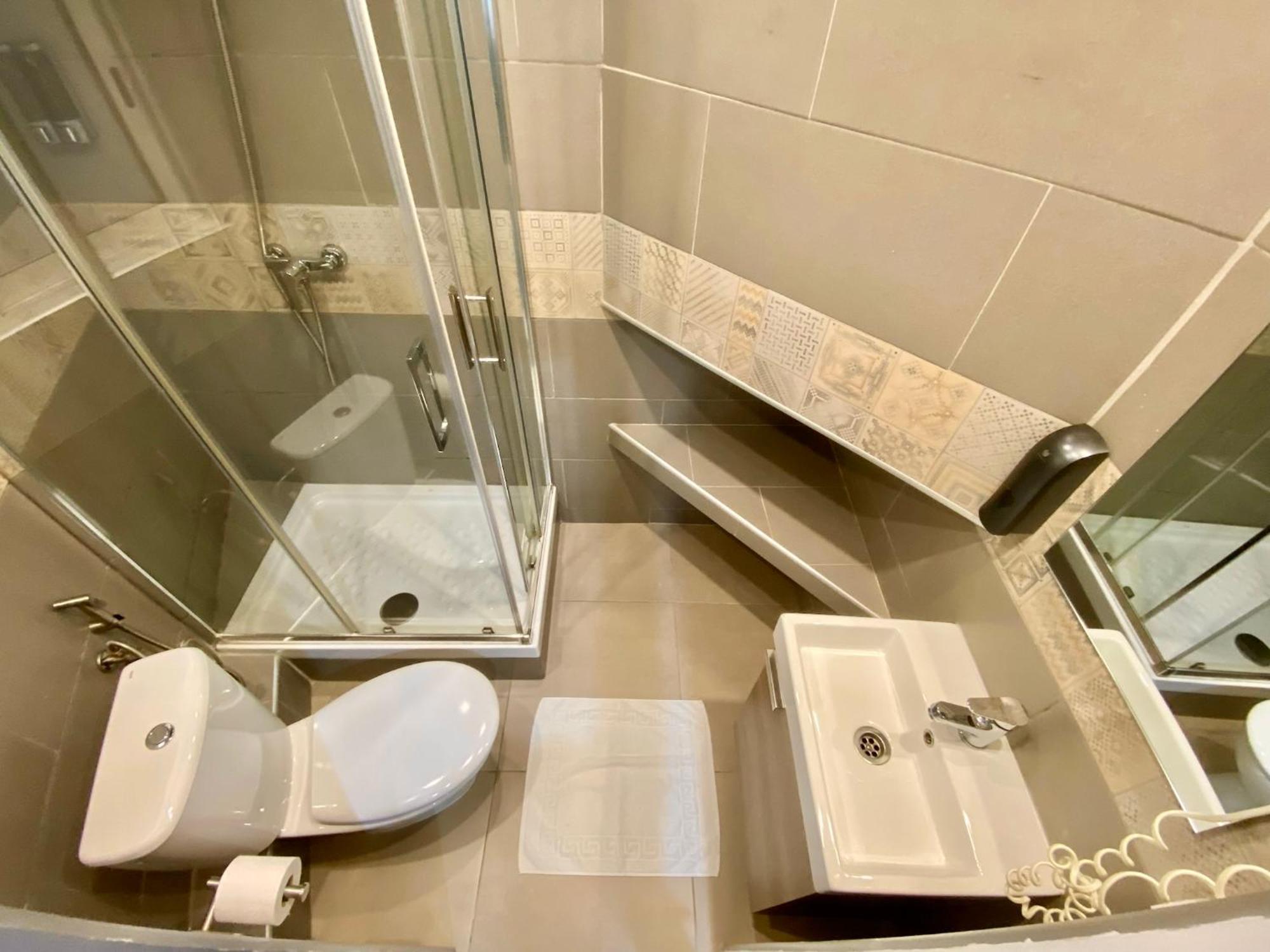 Suites Nuevas Con Bano Privado Frente Al Metro St Mwc Barcelona-Fira L’Hospitalet de Llobregat Zewnętrze zdjęcie